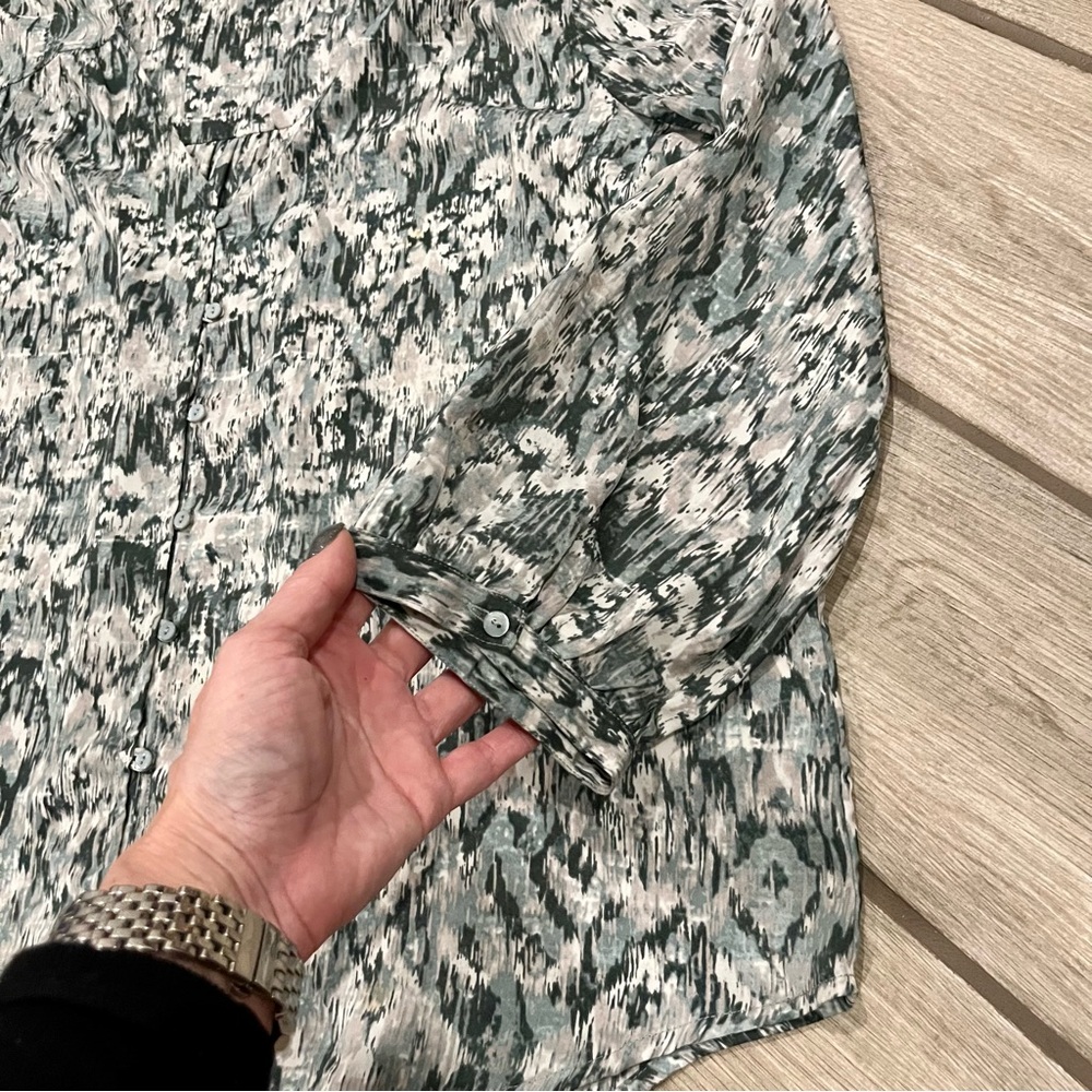 Liverpool Printed V Neck Long Sleeve Button Blouse size XL misty sage ikat - Picture 12 of 15
